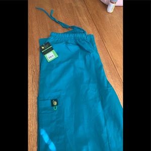 Citron Teal Green Nurses Scrubs.  Size XL with tags.